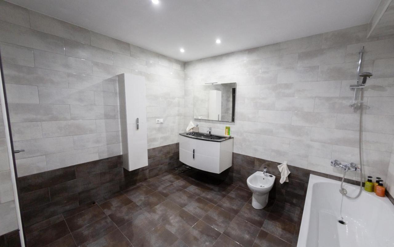 Luxury New Apartment City Centre & Beach, Alicante Buitenkant foto